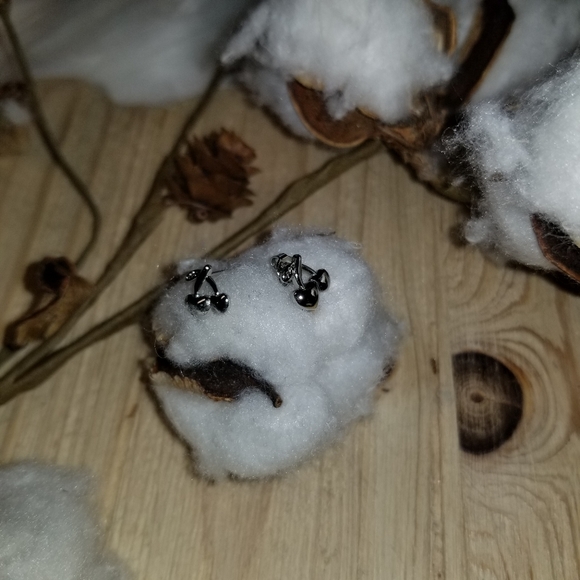 🍒🍒Very Cute Cherry stud earrings in SILVER 🍒🍒 - Picture 9 of 13